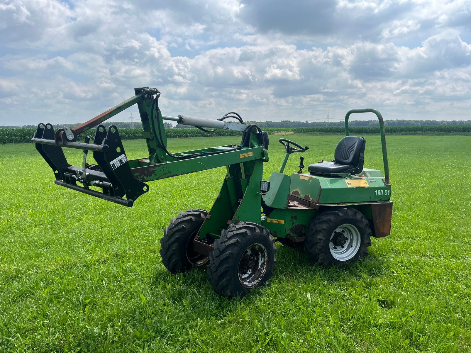 Striegel 190DY minishovel met euroaansluiting, Zakelijke goederen, Machines en Bouw | Kranen en Graafmachines, Ophalen, Wiellader of Shovel