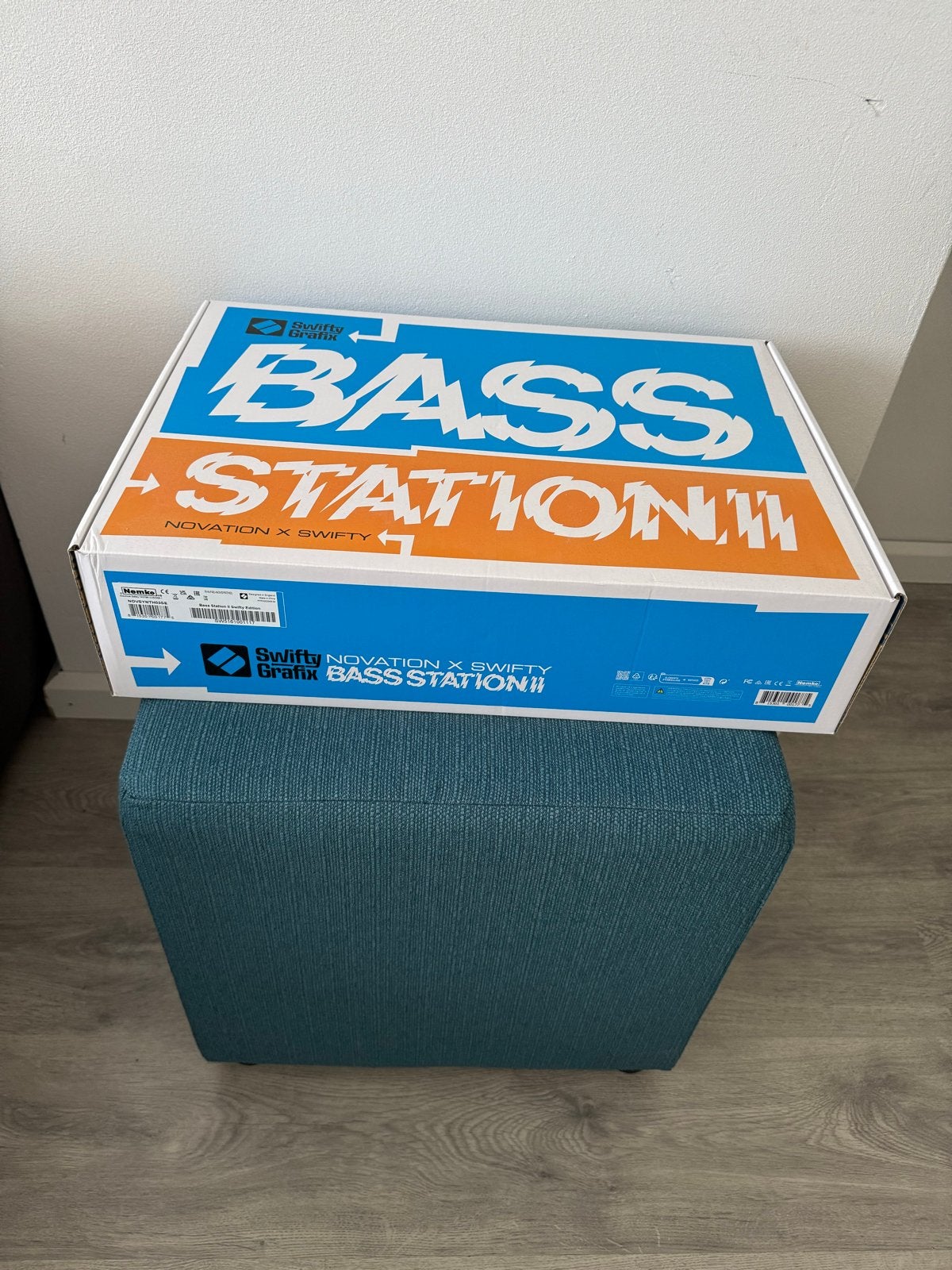 Novation Bass Station II Swifty Grafix Limited Edition, Muziek en Instrumenten, Novation, Nieuw, Met midi-aansluiting, Overige aantallen
