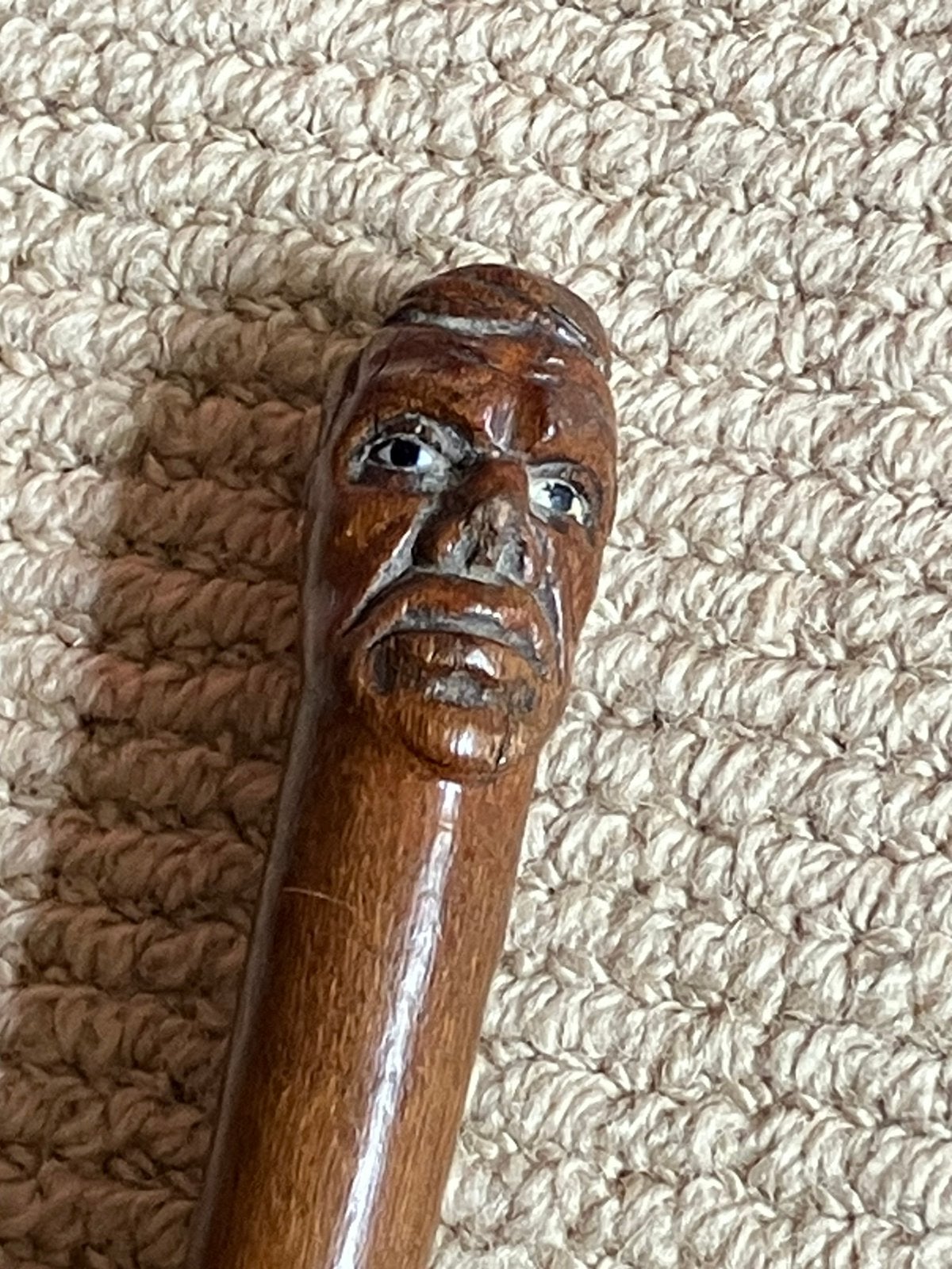 Antieke houten wandelstok met snijwerk., Ophalen, Zo goed als nieuw