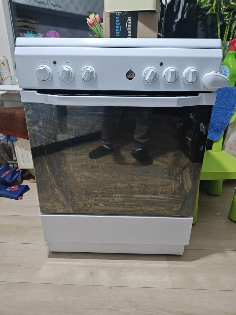 Indesit keramisch fornuis met oven – werkend, Gebruikt, 60 cm of meer, Keramisch, Vrijstaand