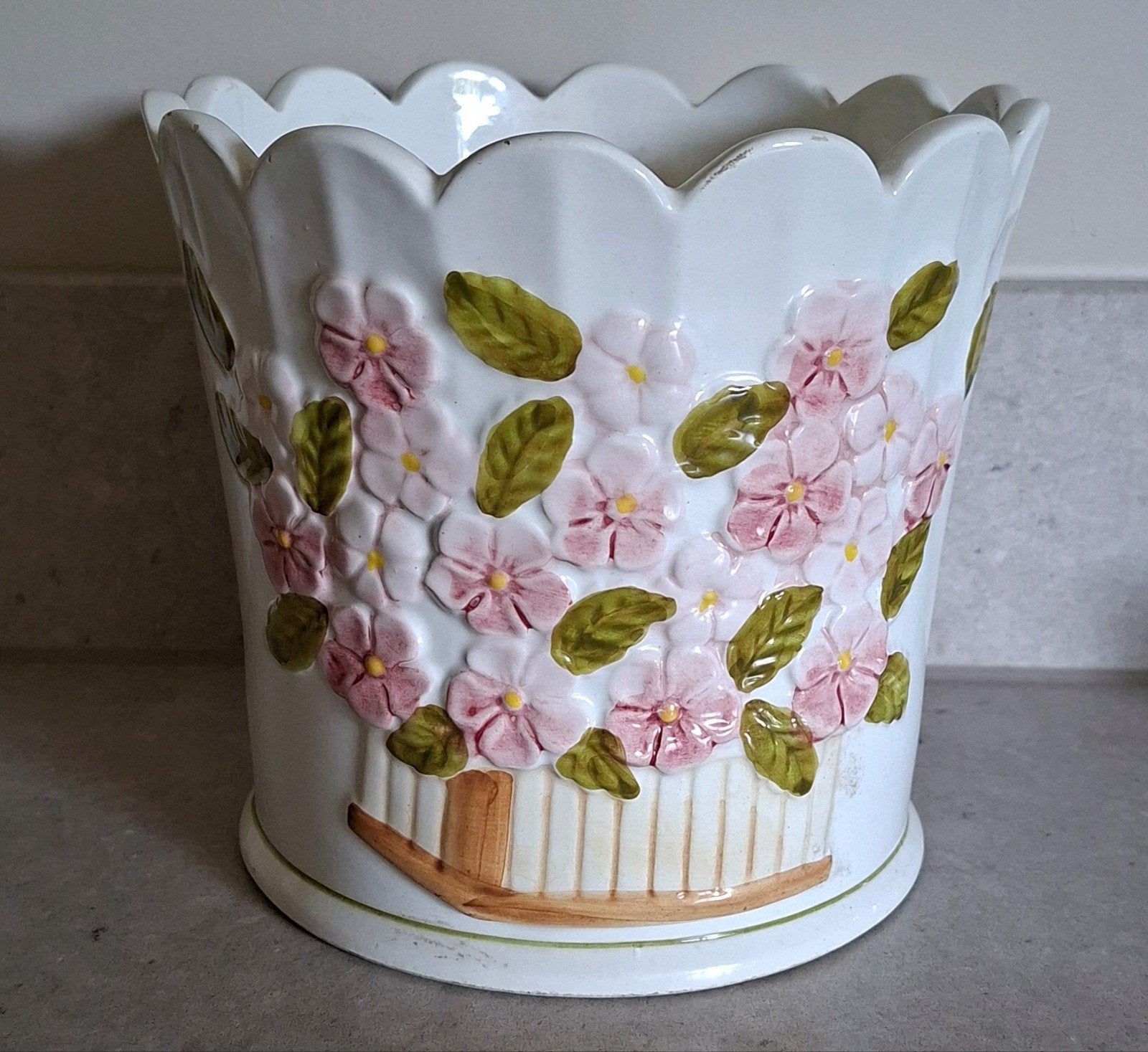 Vintage Majolica cache-pot fleurs / Grandmacore flower pot, Tuin en Terras, Bloempotten, Rond, Ophalen of Verzenden, Aardewerk