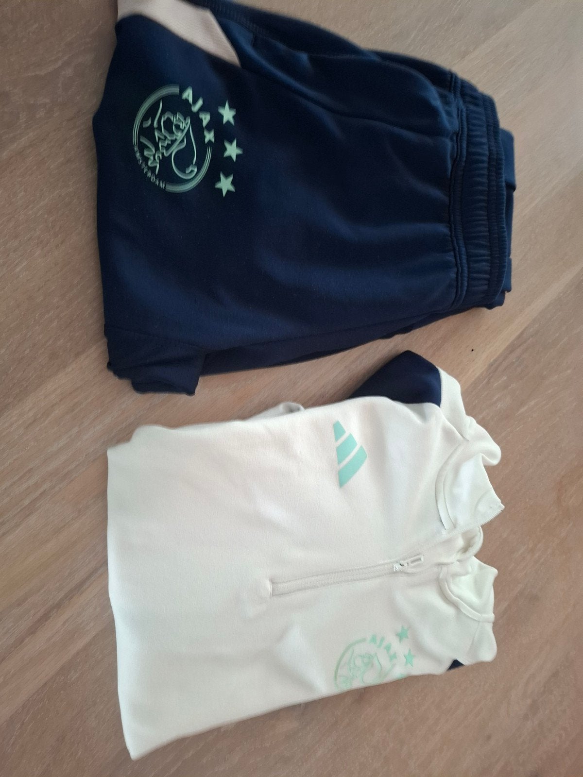 Ajax trainingspak van Adidas broek + trui maat 164, Adidas, Gebruikt, Jongen of Meisje, Sport- of Zwemkleding