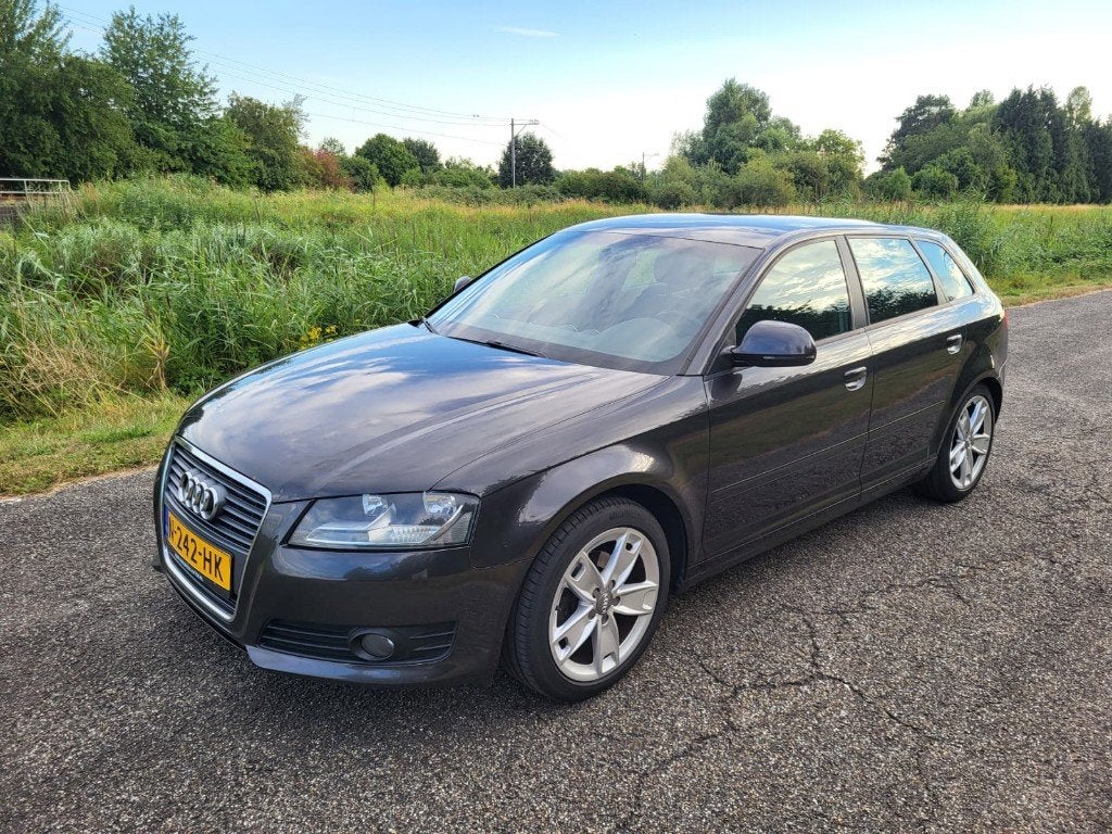 Audi A3 8PA Sportback 1.6 FSI 75KW 2010 Grijs, Auto's, Voorwielaandrijving, Euro 5, Stof, 1200 kg