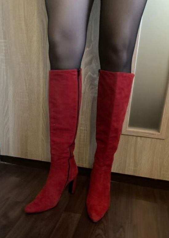 Rode suede knielaarzen, Kleding | Dames, Schoenen, Hoge laarzen, Verzenden, Zo goed als nieuw, Rood