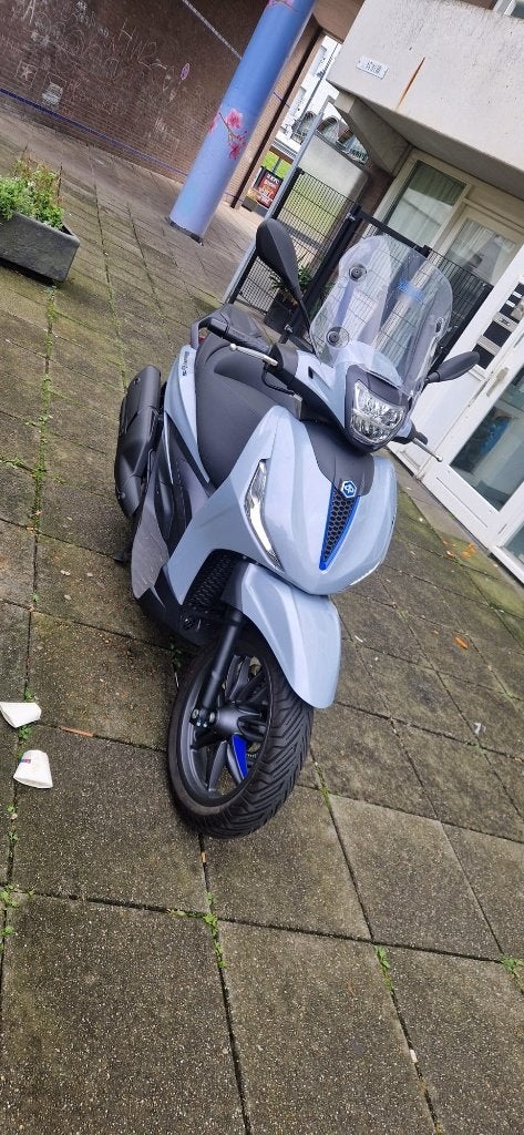 Piaggio Beverly 400S HPE 2025 | 3.241 km | 1e eigenaar | BTW, Scooter, Occasion, Bedrijf, Minimaal motorrijbewijs A2