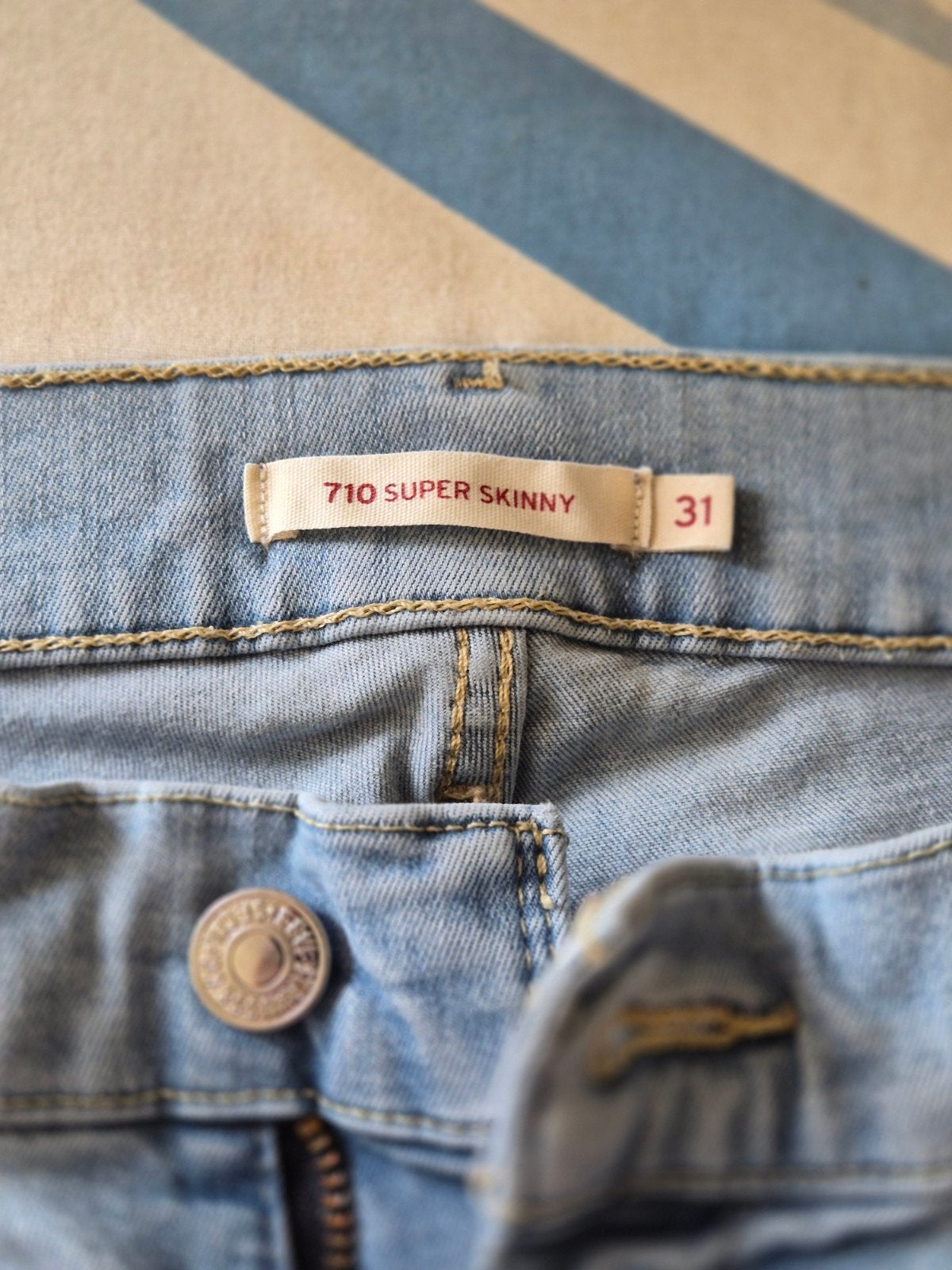 Levis 710 maat 31, Ophalen of Verzenden, Zo goed als nieuw, Blauw, W30 - W32 (confectie 38/40)