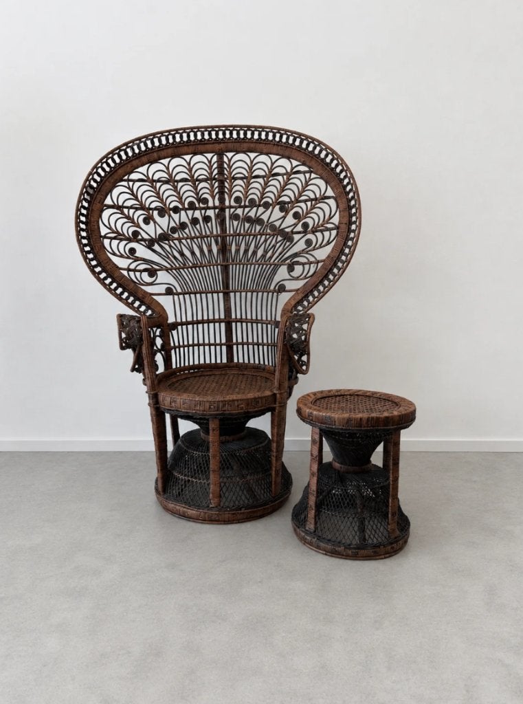 2X SET VAN VINTAGE PAUWSTOEL & BIJZETTAFEL | BRUIN, Ophalen, Minder dan 50 cm, -, Minder dan 75 cm