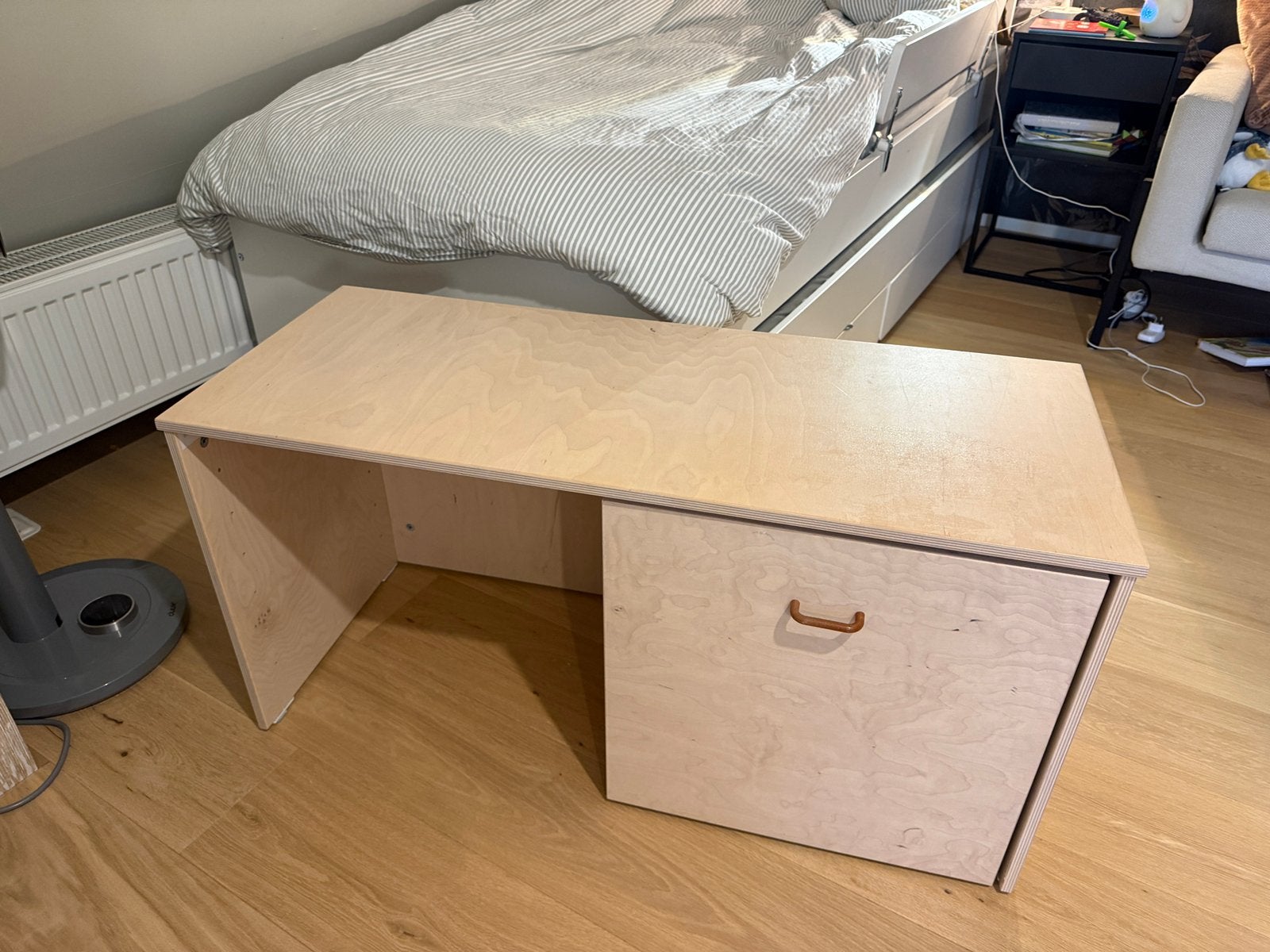 Houten kinderbureau / speeltafel – berken multiplex, Ophalen, Gebruikt