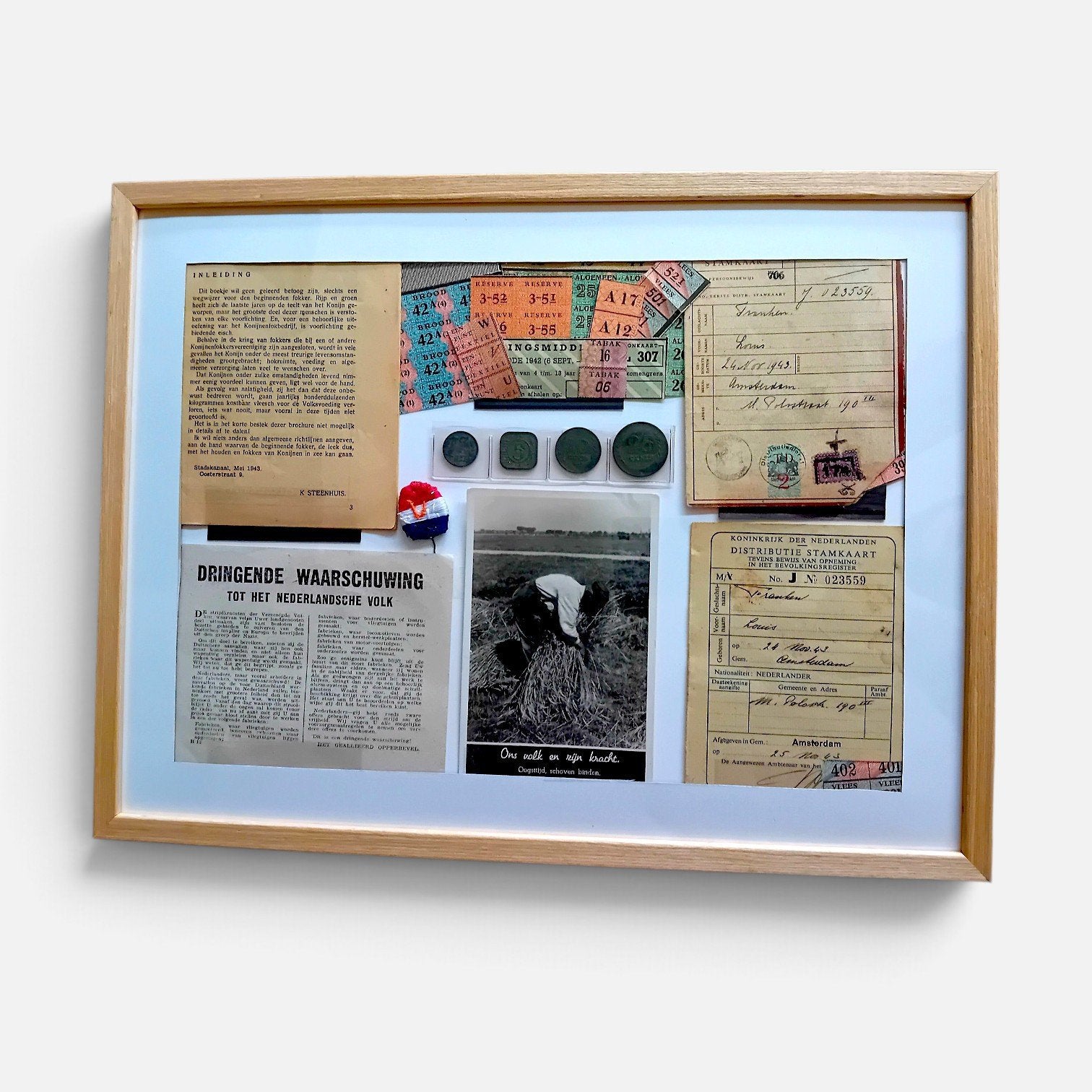 WW2 Lijst NL Bezetting Stamkaart Bonnen Speld Zinken Centen, Ophalen of Verzenden, Overige soorten, Nederland, Foto of Poster