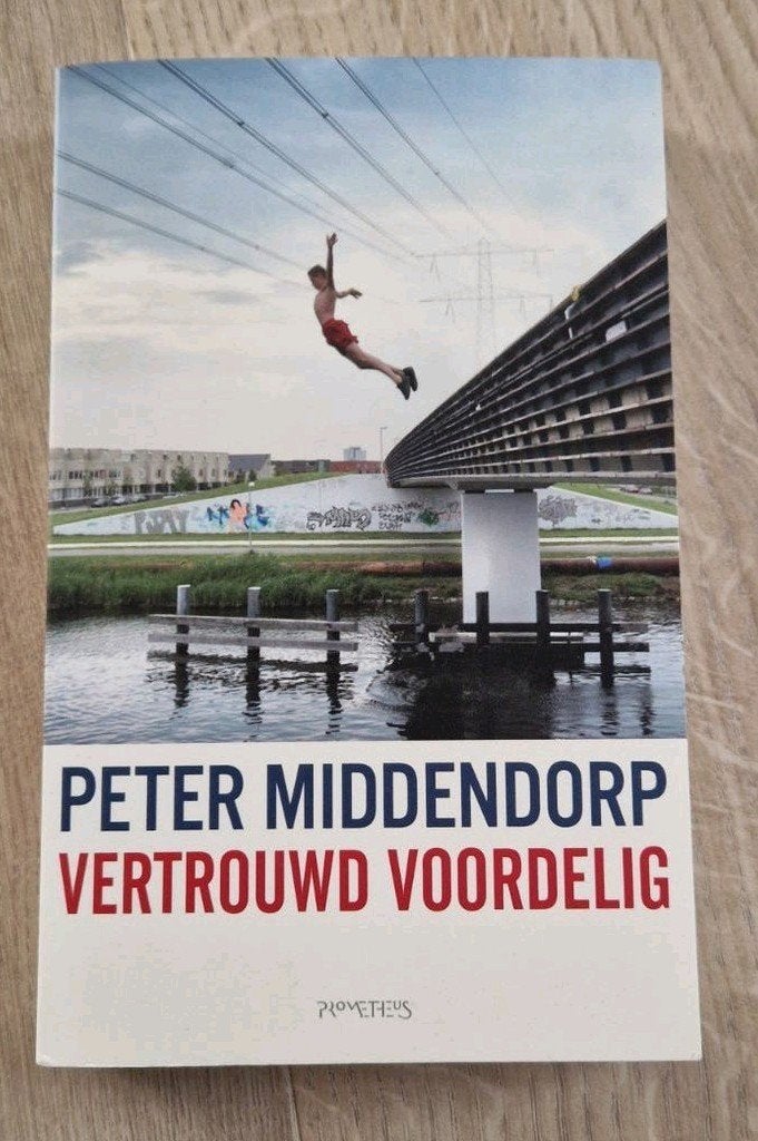 Peter Middendorp - Vertrouwd voordelig / Emmen eind jaren 80, Boeken, Literatuur, Zo goed als nieuw, Ophalen of Verzenden