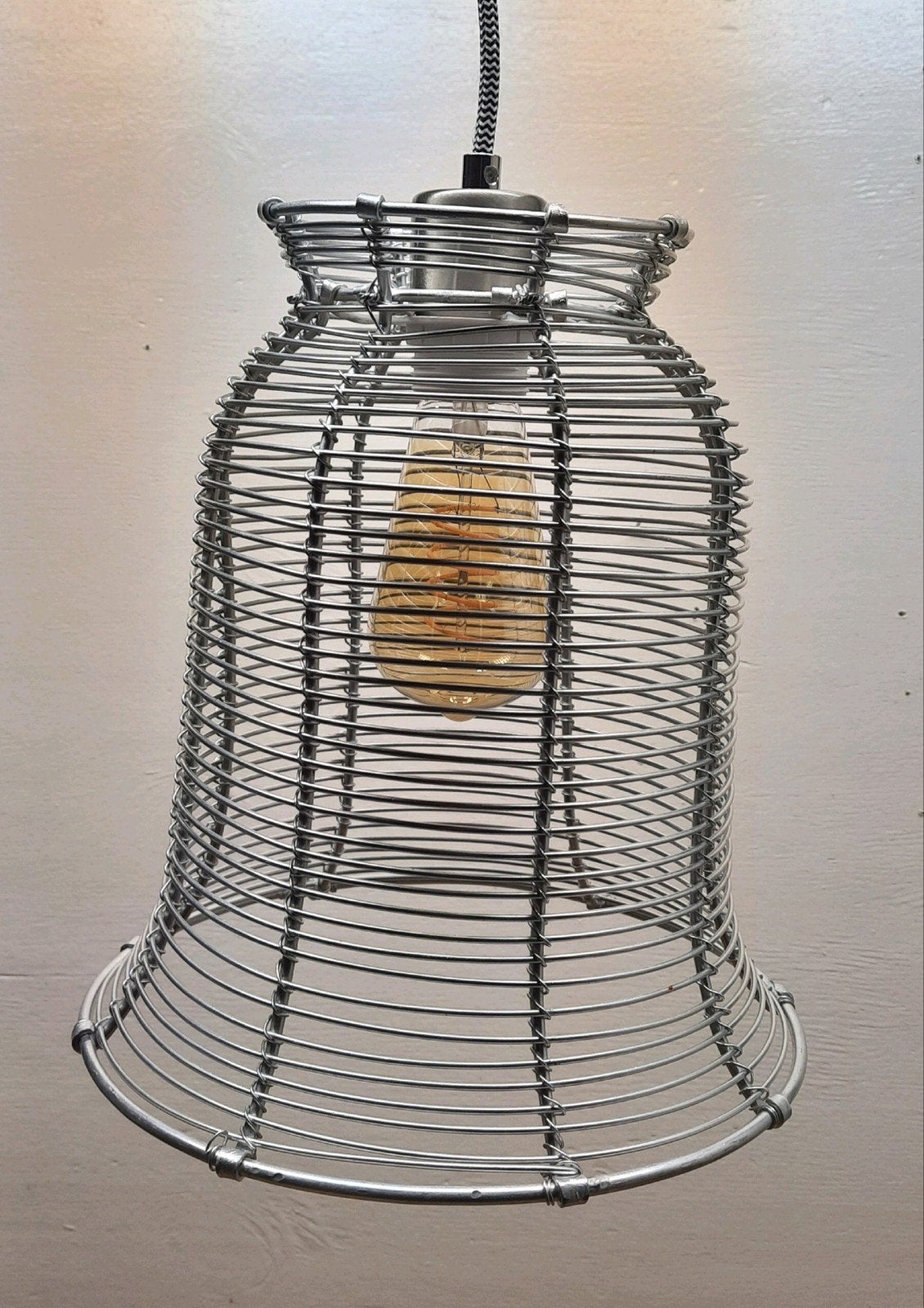 Aparte hanglamp van aluminium draad,lees de beschrijving, Ophalen of Verzenden, Zo goed als nieuw, Metaal, E27 (groot)