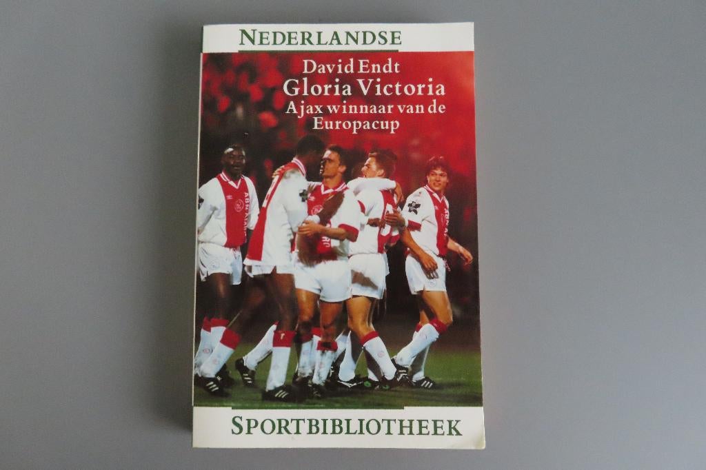 Gloria Victoria - Ajax winnaar van de Europacup 1995, Boeken, Ophalen of Verzenden, Zo goed als nieuw, Balsport