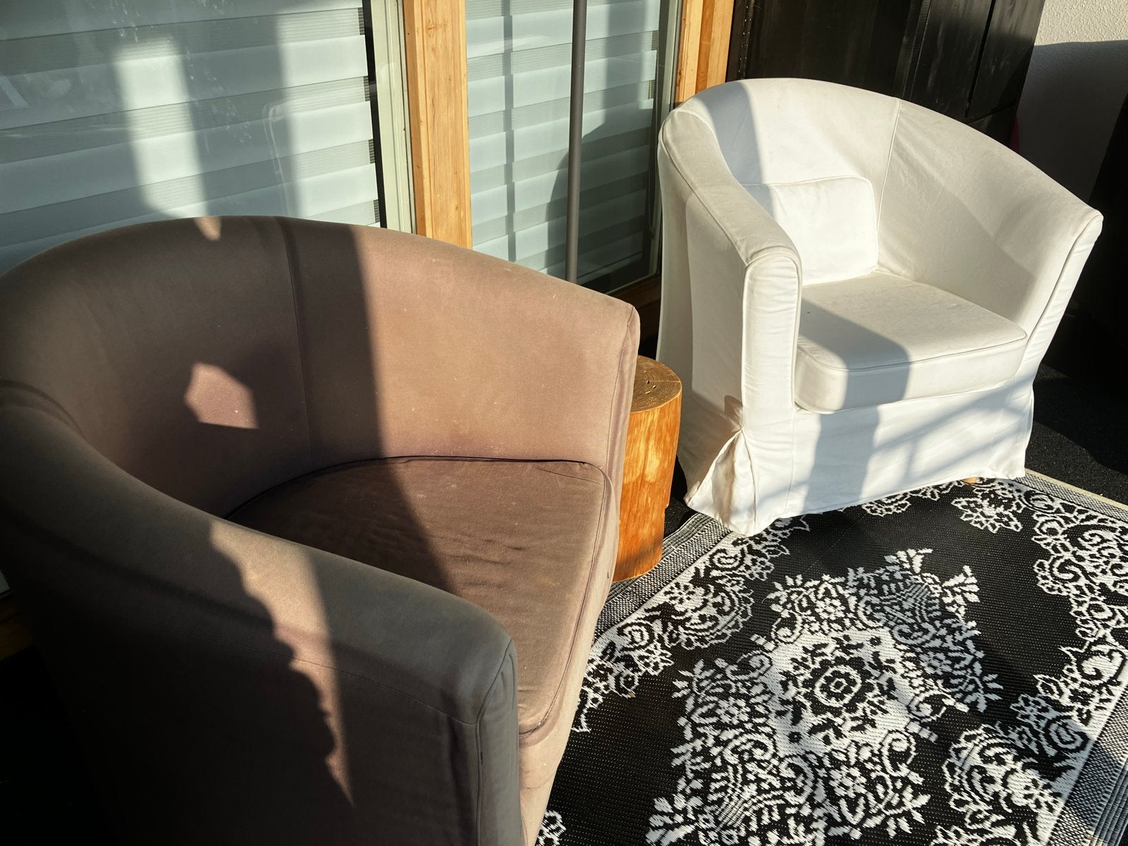 IKEA Tullssta fauteuils in bruin met witte hoezen, Huis en Inrichting, Fauteuils, Ophalen, Gebruikt, Stof, 75 tot 100 cm