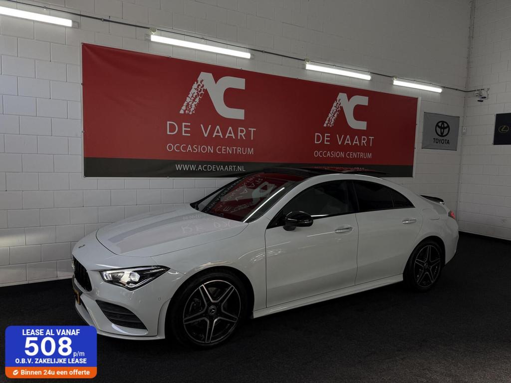Mercedes CLA-klasse 200 - AMG/SFEERVERLICHT/CARPLAY/CAM/NAP, Auto's, Mercedes-Benz, CLA, Gebruikt, Euro 6, 4 cilinders