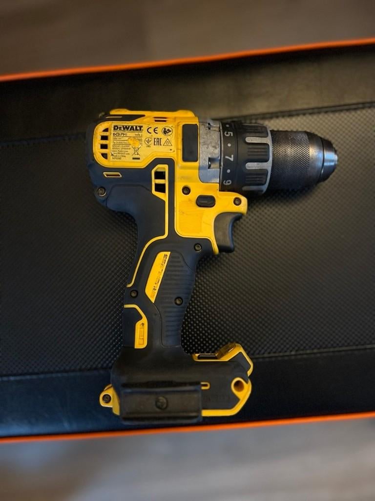 DeWalt DCD791 18V XR Brushless accuboormachine body, Ophalen of Verzenden, Gebruikt, 400 tot 600 watt, Boor- en Schroefmachine
