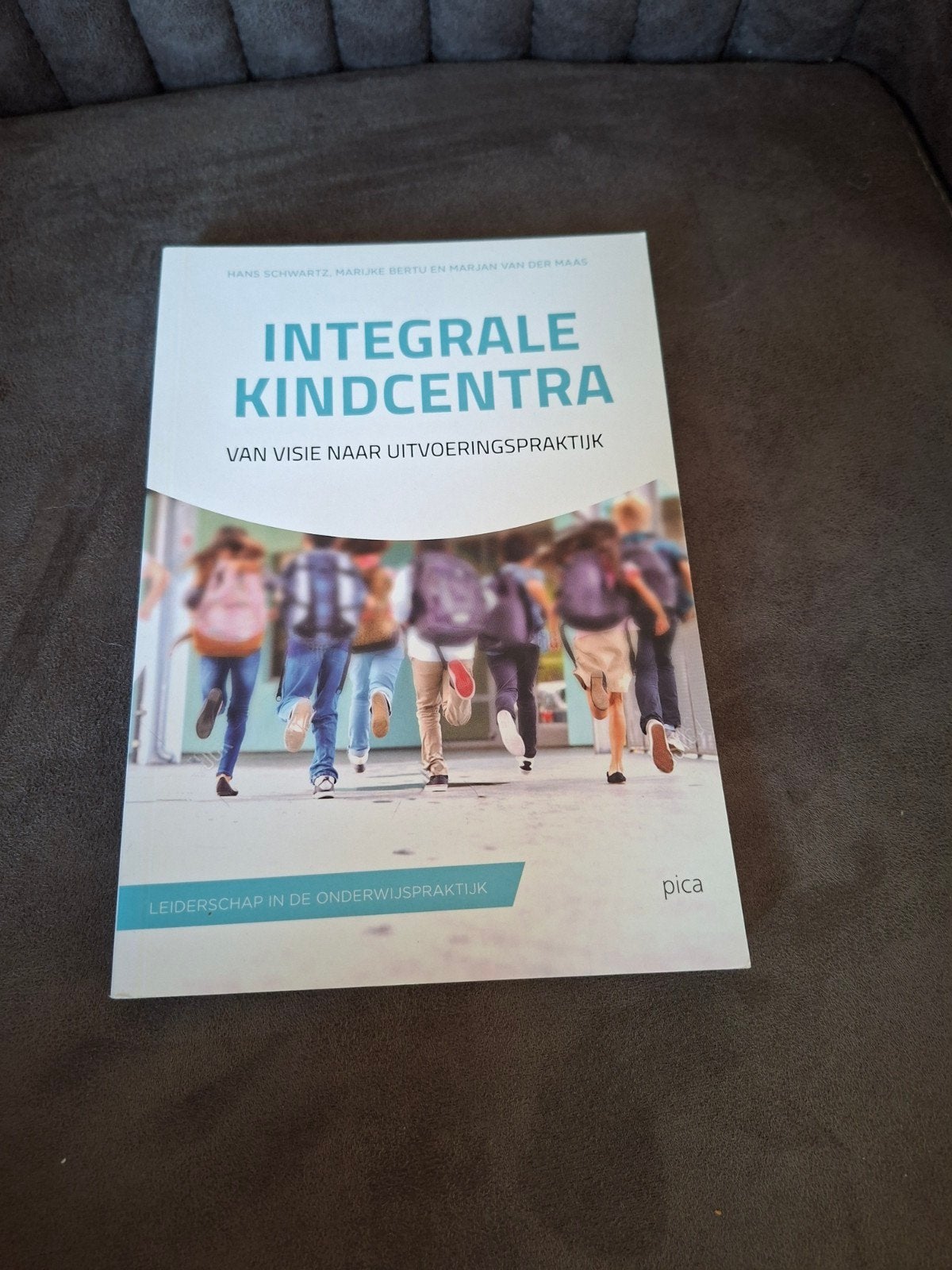 Integrale Kindcentra: Van Visie naar Uitvoeringspraktijk, Hans Schwartz, Marijke Bertu en Marijan van der Maas, Zo goed als nieuw
