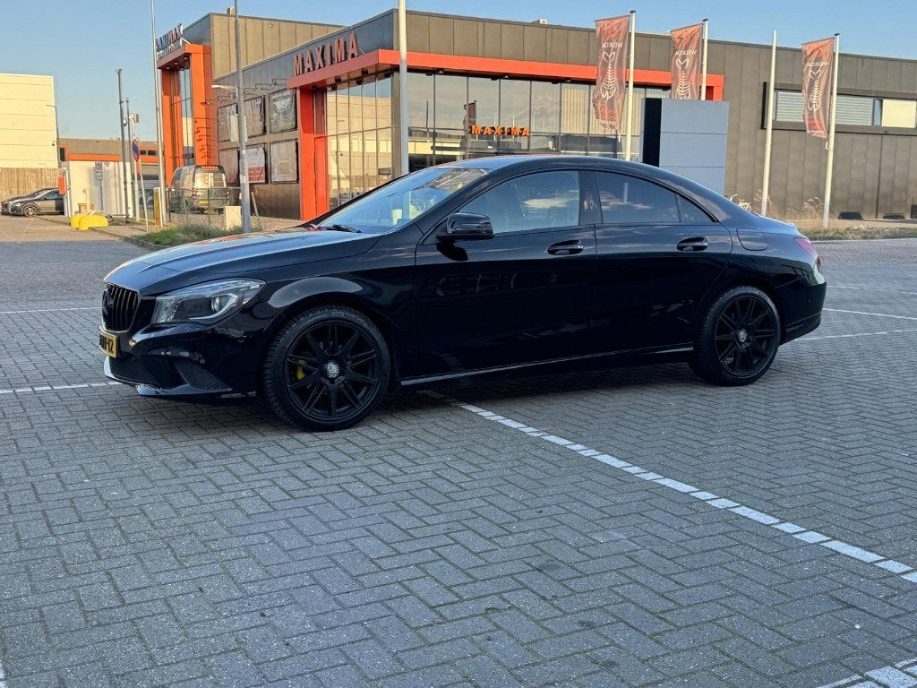 Mercedes-Benz CLA 180 1.6 Blue 2014 Zwart, Auto's, Voorwielaandrijving, CLA, Zwart, 4 cilinders