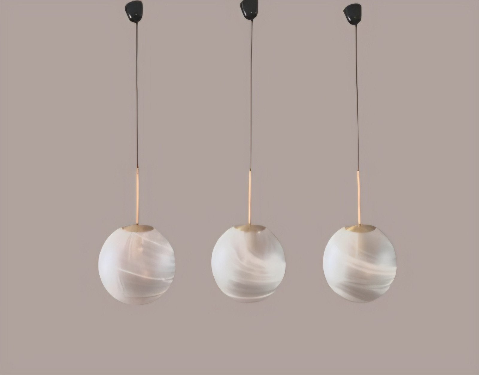 set van drie globe hanglampen van Peill & Putzler., Ophalen, Glas
