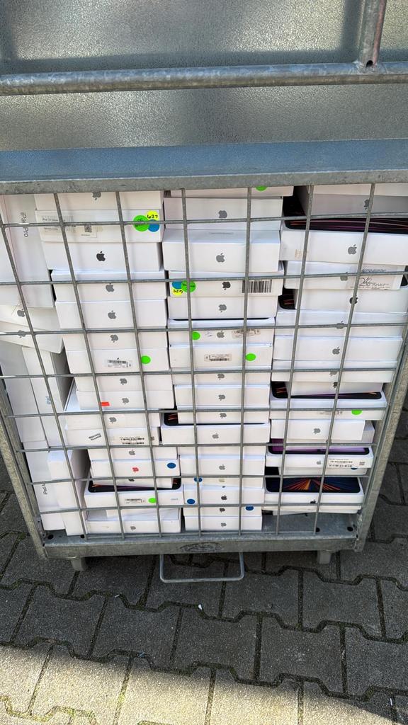 Grote partij lege dozen Apple iPads, Ophalen, Gebruikt