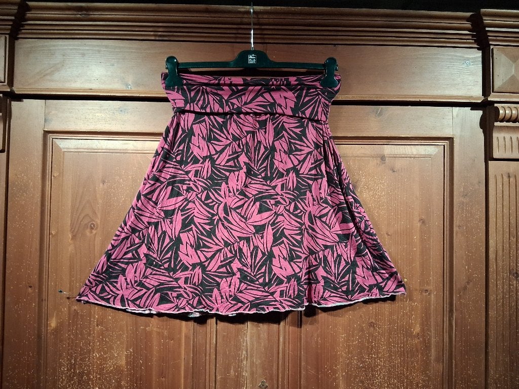 soepel vallend rokje zwart roze M Basic Equipment, Kleding | Dames, Maat 38/40 (M), Overige kleuren, Ophalen of Verzenden, Zo goed als nieuw