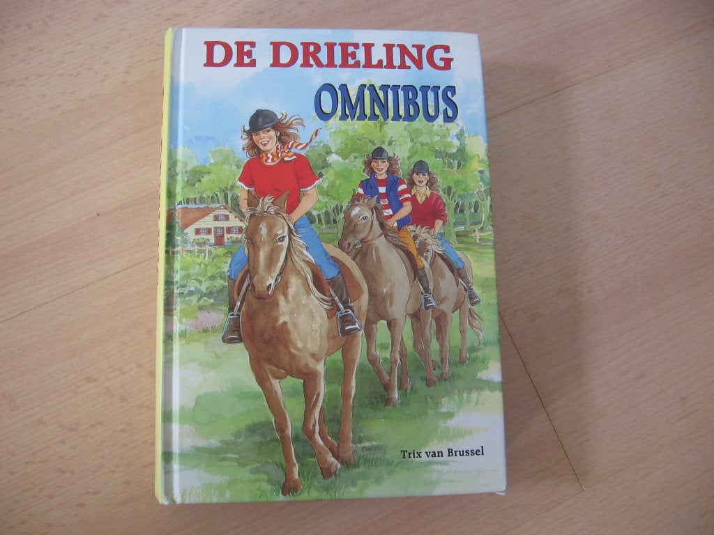 De Drieling omnibus van Trix van Brussel, Ophalen of Verzenden, Zo goed als nieuw