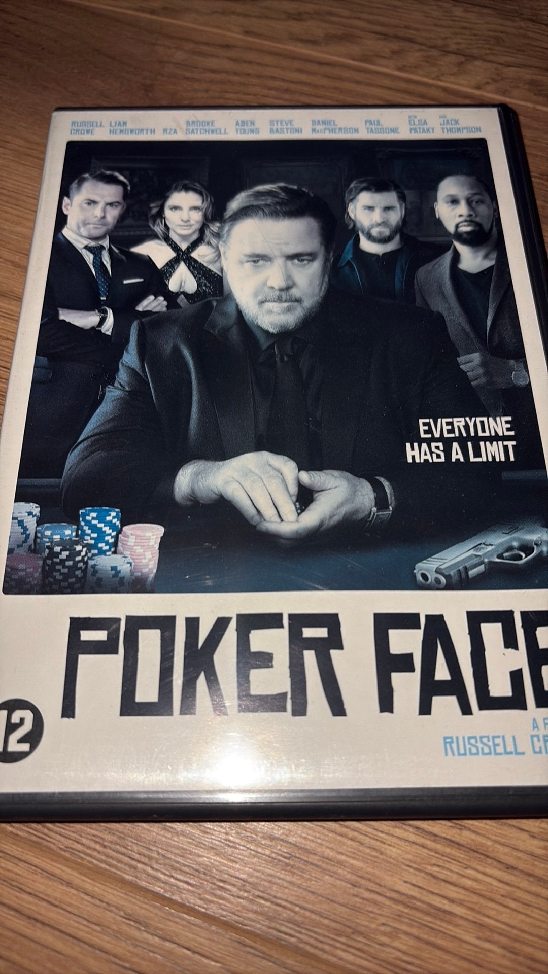 Poker Face met Russell Crowe, RZA en Liam Hemsworth., Cd's en Dvd's, Vanaf 16 jaar, Ophalen of Verzenden, Zo goed als nieuw, Actiethriller