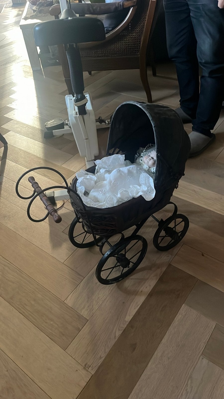 Antieke Poppenwagen met Porseleinen Pop, Kinderen en Baby's, Speelgoed | Poppen, Ophalen, Gebruikt, Overige typen