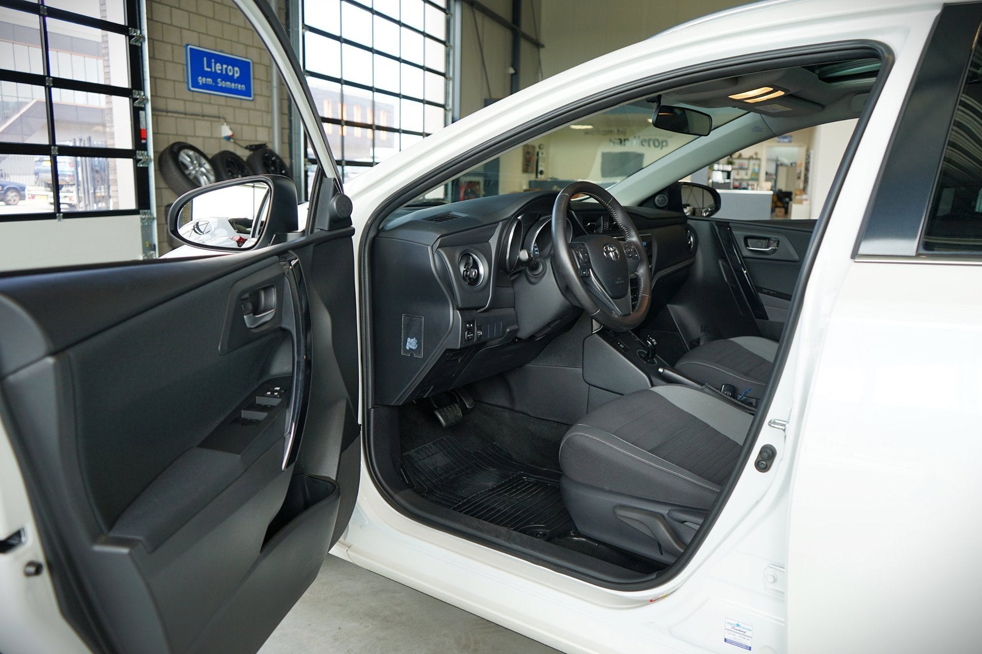 Toyota Auris Touring Sports 1.8 Hybrid Trend|DEALER-ONDERHOU, Gebruikt, Euro 6, Wit, Origineel Nederlands