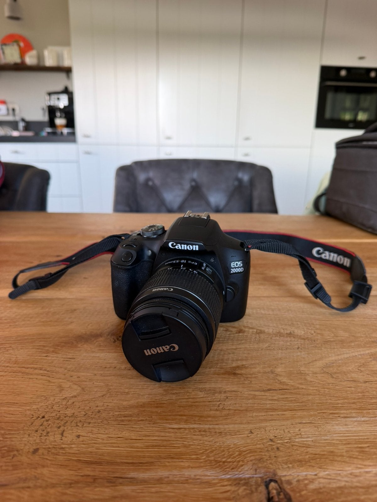 Canon eos 2000d, Ophalen of Verzenden, Zo goed als nieuw, Canon, Geen optische zoom