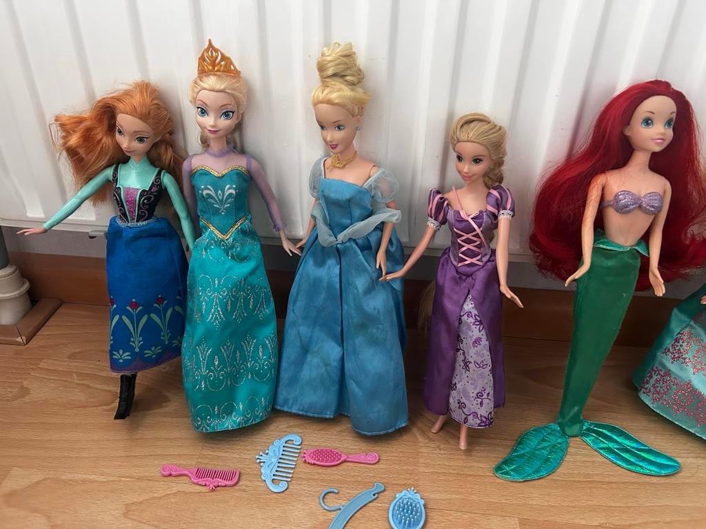 Grote collectie Disney en Barbie poppen met accessoires, Kinderen en Baby's, Speelgoed | Poppen, Ophalen of Verzenden, Gebruikt