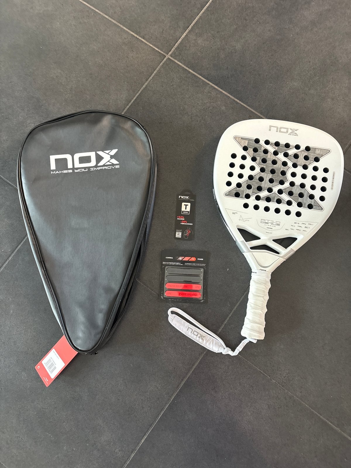 Nox AT10 GENIUS ATTACK 2026 padelracket, Sport en Fitness, Padel, Ophalen of Verzenden, Zo goed als nieuw, Padelracket