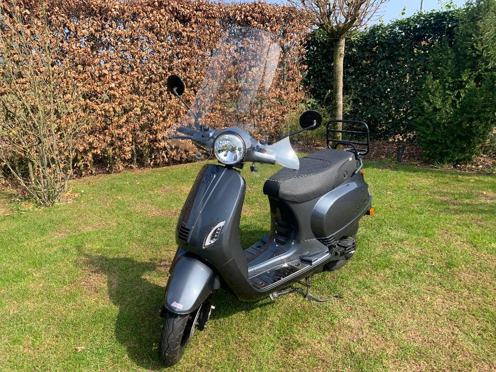Scooter AGM VX50  Bj. 08- 2019  km.st. 6814, Fietsen en Brommers, Zo goed als nieuw, Benzine, Ophalen, Overige merken
