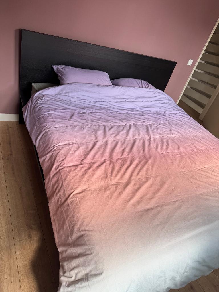 MALM ikea bed zwartbruin 180x200, Huis en Inrichting, Slaapkamer | Bedden, Ophalen, Mooi modern ikea bed, Zwart, Tweepersoons