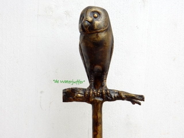 093* Bronzen kerkuil op stang(Boven €75 geen verzendkosten), Tuin en Terras, Ophalen of Verzenden, Nieuw, Overige materialen, Dierenbeeld
