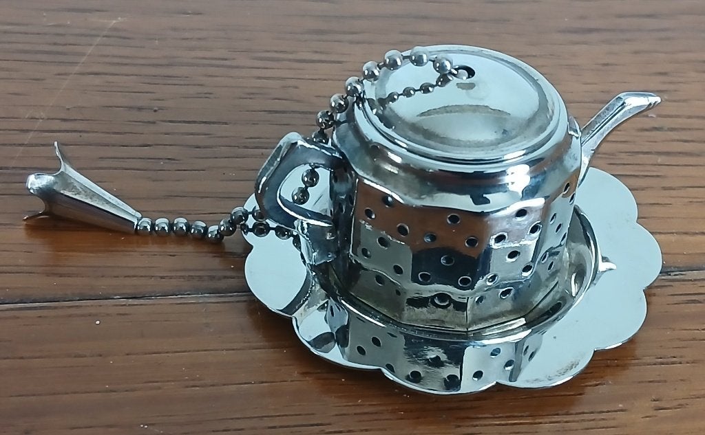 Theezeefje thee-ei in de vorm van een theepotje, Overige typen, Zilver, Ophalen of Verzenden, Zo goed als nieuw