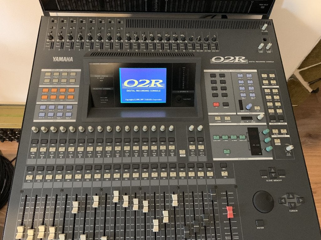 Yamaha O2R digital mixing recording console, Ophalen of Verzenden, Gebruikt, 20 kanalen of meer, Microfooningang