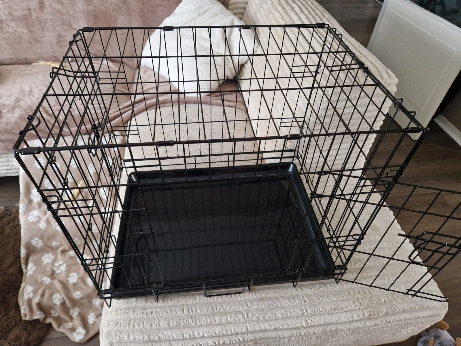 weinig gebruikte bench voor een kleine hond, Dieren en Toebehoren, Ophalen, Zo goed als nieuw