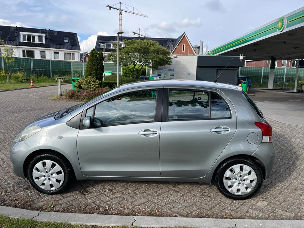 Toyota Yaris 1.3 16V Vvt-i 5DR MMT 2009 Grijs, 40 €/maand, 750 kg, 4 cilinders, 100 pk