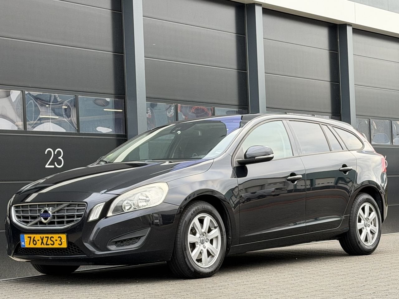 Volvo v-60 1.6 DRIVe Navi Clima PDC (bj 2012), Auto's, Voorwielaandrijving, 4 cilinders, Zwart, Origineel Nederlands