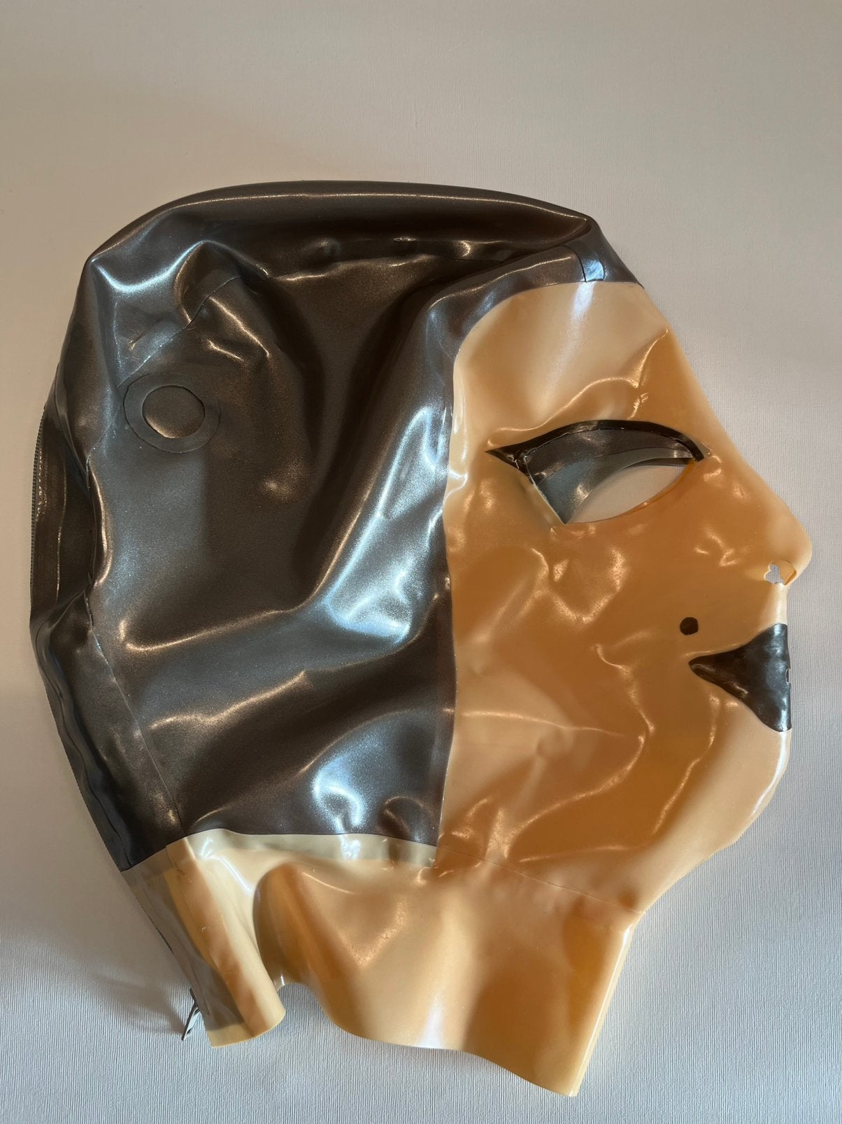 Latex masker met vrouwelijk uiterlijk, Hobby en Vrije tijd, Feestartikelen, Ophalen of Verzenden, Zo goed als nieuw, Overige typen