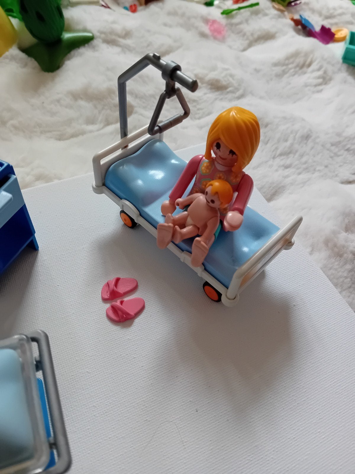 Playmobil Ziekenhuis Set: Moeder, Baby, Bed en Accessoires, Complete set, Ophalen of Verzenden, Zo goed als nieuw, City life