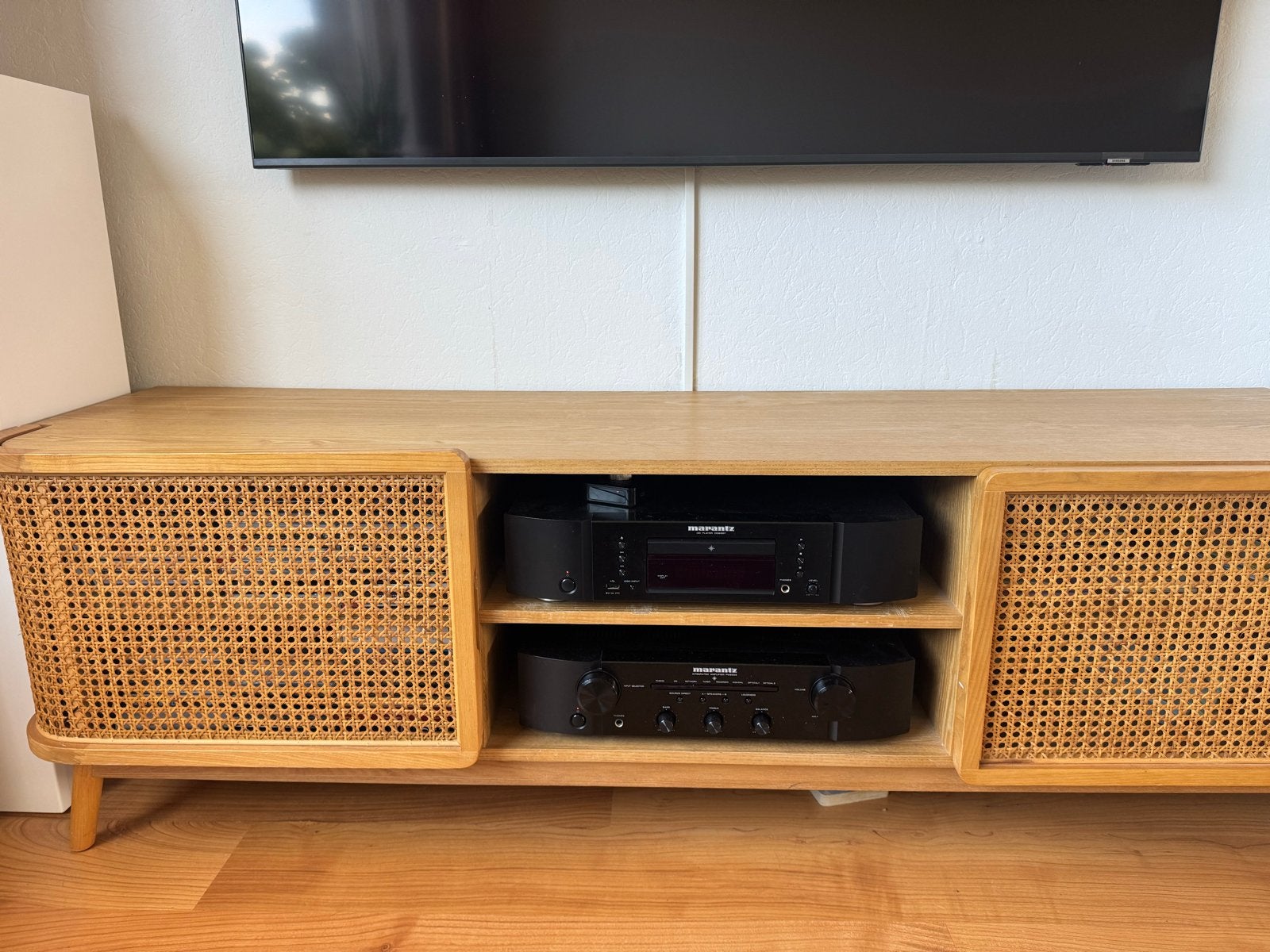 TV-meubel met rotan deuren en opbergruimte, Ophalen, Gebruikt, 150 tot 200 cm, Minder dan 100 cm