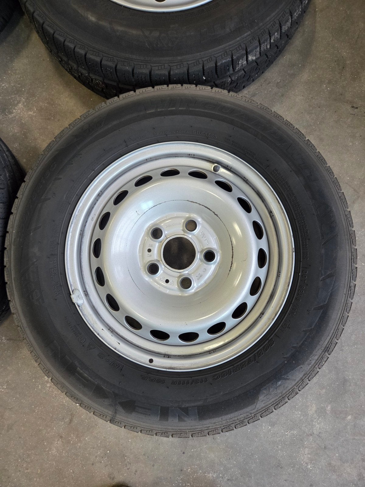 Stalen velgen met banden - 205/75R16C, Auto-onderdelen, Ophalen, 16 inch, Banden en Velgen, Bestelwagen