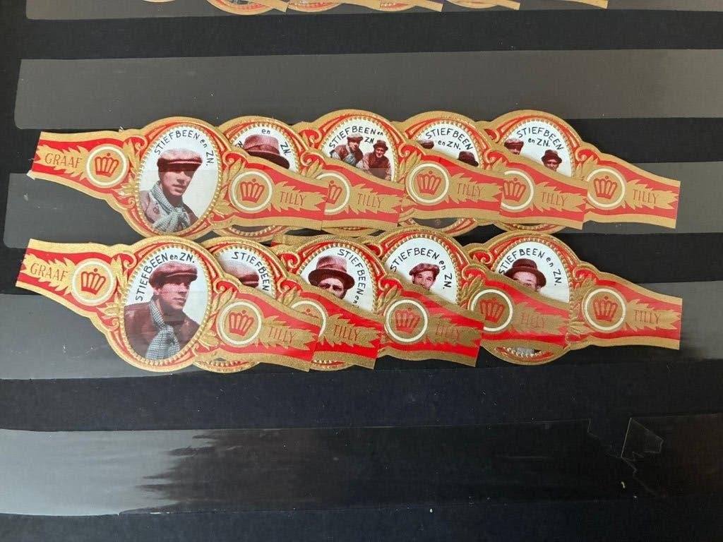 Sigarenbandjes Graaf Tilly Stiefbeen en zoon rood, Ophalen of Verzenden, Nieuw, Sigarenbandjes