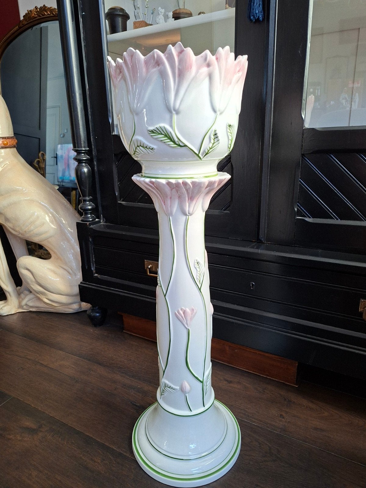 Mooie majolica plantenzuil met bloempot., Ophalen