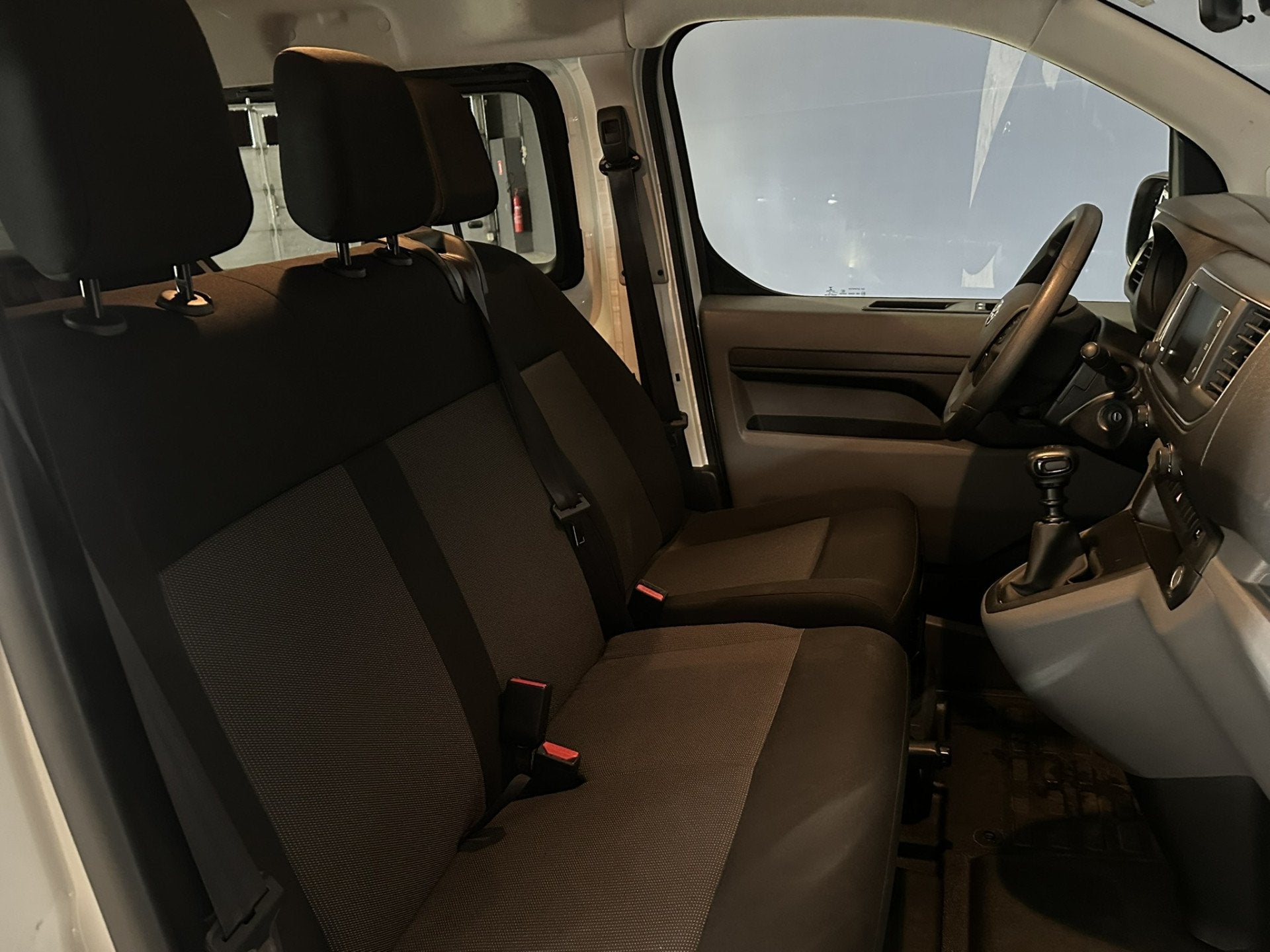 Toyota ProAce Shuttle 1.5 D-4D 120pk L3H1 Personenbus 9 Zitp, Voorwielaandrijving, Dealer onderhouden, Stof, Gebruikt