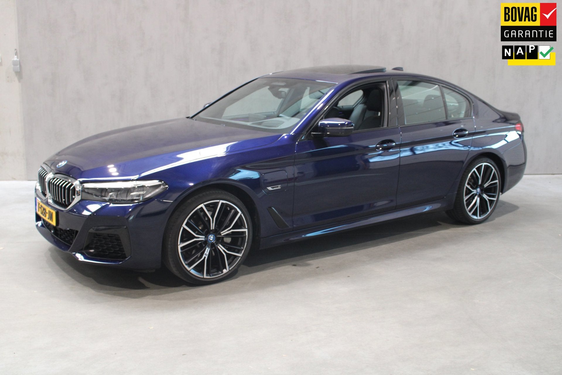 BMW 5-serie 530e M-Sport Plus, Full option panoramadak/19inc, Auto's, Achterwielaandrijving, Gebruikt, Euro 6, 4 cilinders