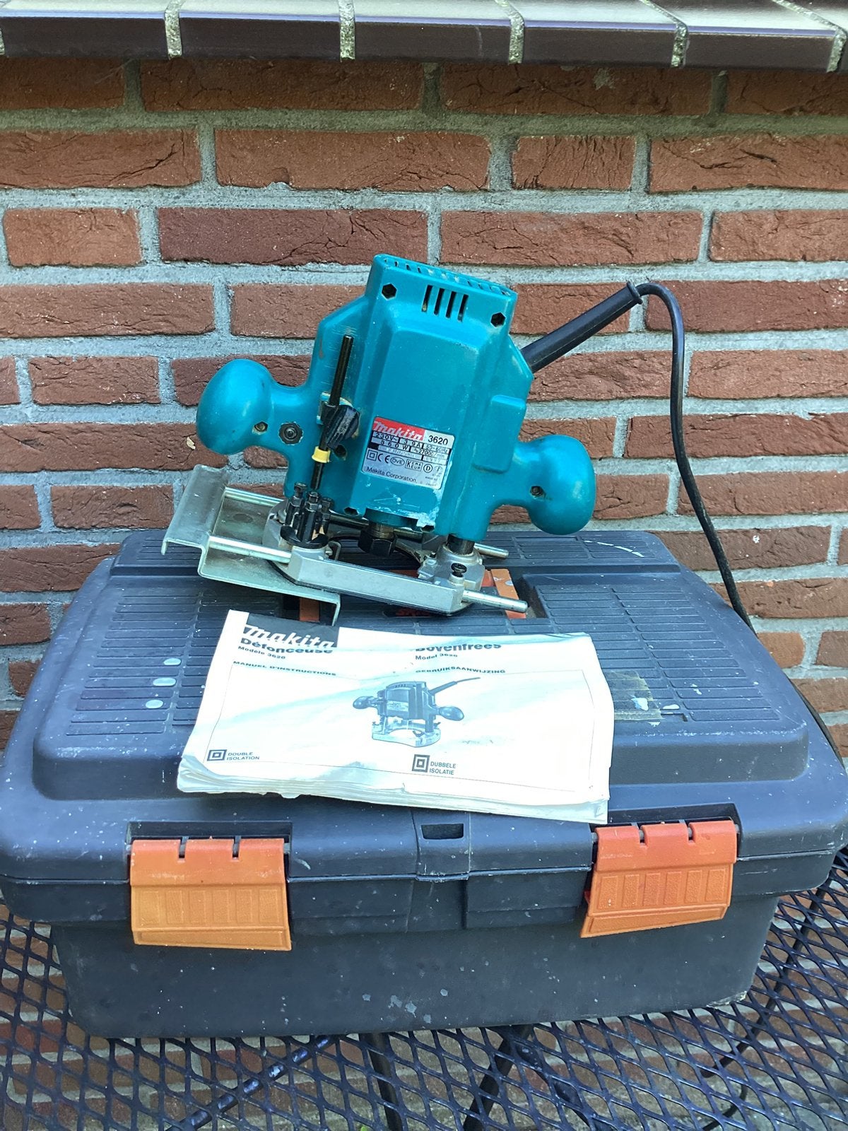 Makita bovenfrees met 35 freesjes, Ophalen, Gebruikt, Elektrisch, Bovenfrees