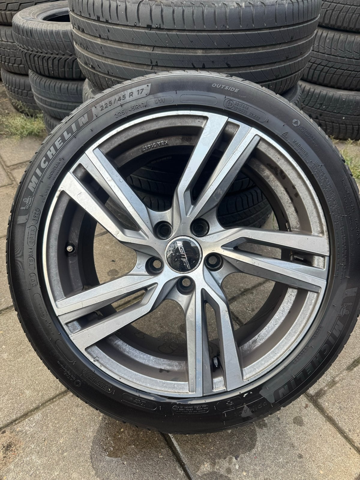 Volvo v40 velgenset 225/45 R17, Auto-onderdelen, Banden en Velgen, Gebruikt, Banden en Velgen, 17 inch, Ophalen of Verzenden
