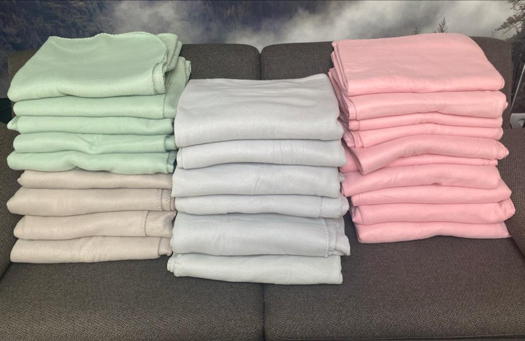 28 Fleece dekens (ca. 1,30x1,60 m), Ophalen, Zo goed als nieuw